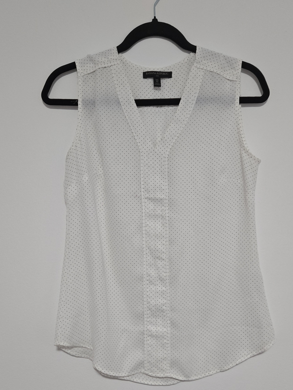 Banana Republic White Sleeveless Microdot Blouse